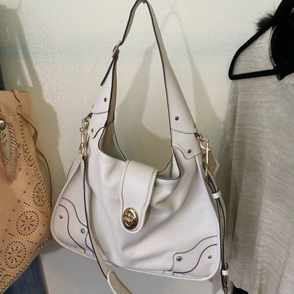 👜⭐️💯Authentic Coach Leather White shoulder bag⭐️ - Picture 3 of 10